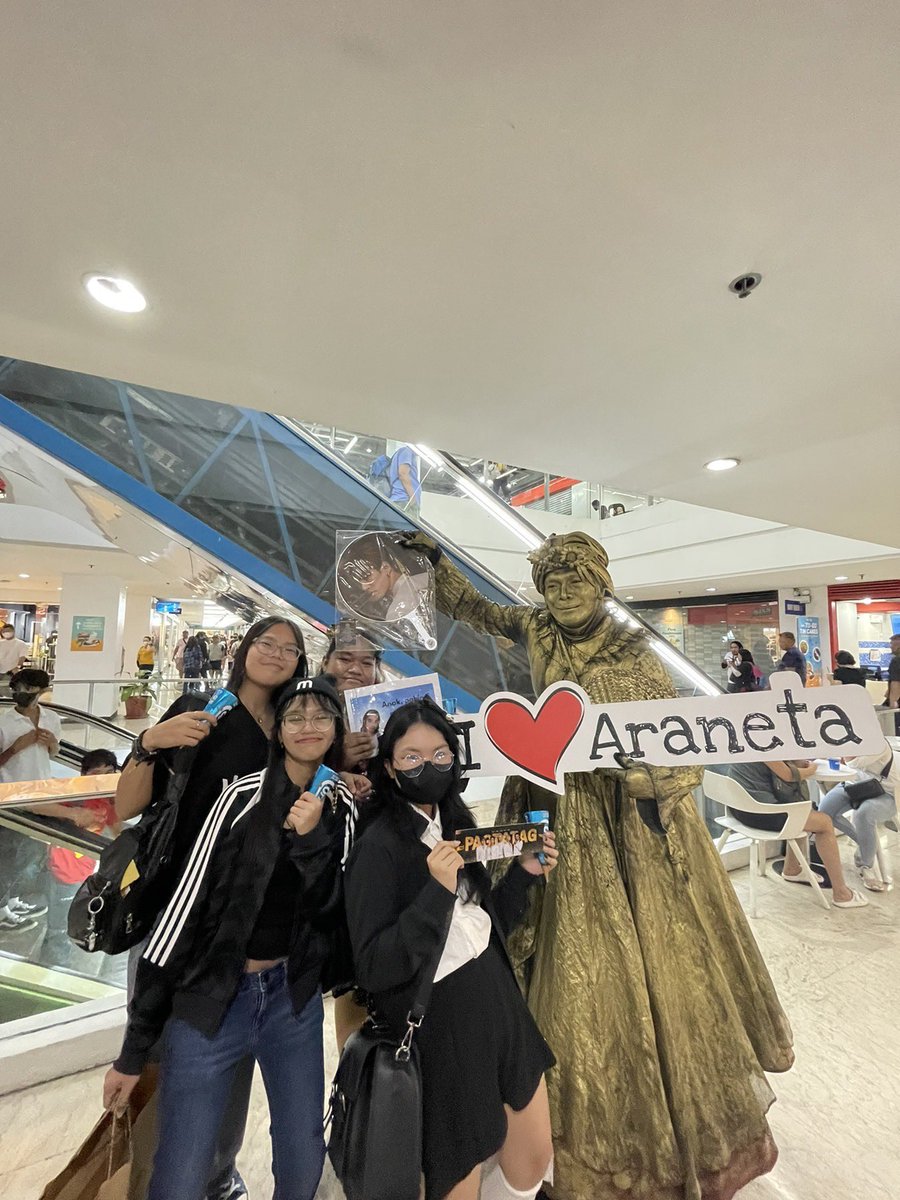 AranetaCity's tweet photo. Ice cream treat for everyone! 🍦We are sharing good vibes today here at Farmers Plaza! 🫶 D-2

#CityofFirsts #AranetaCity #SB19PAGTATAG #SB19PAGTATAGatTheBigDome https://t.co/VxB8L5mVQi