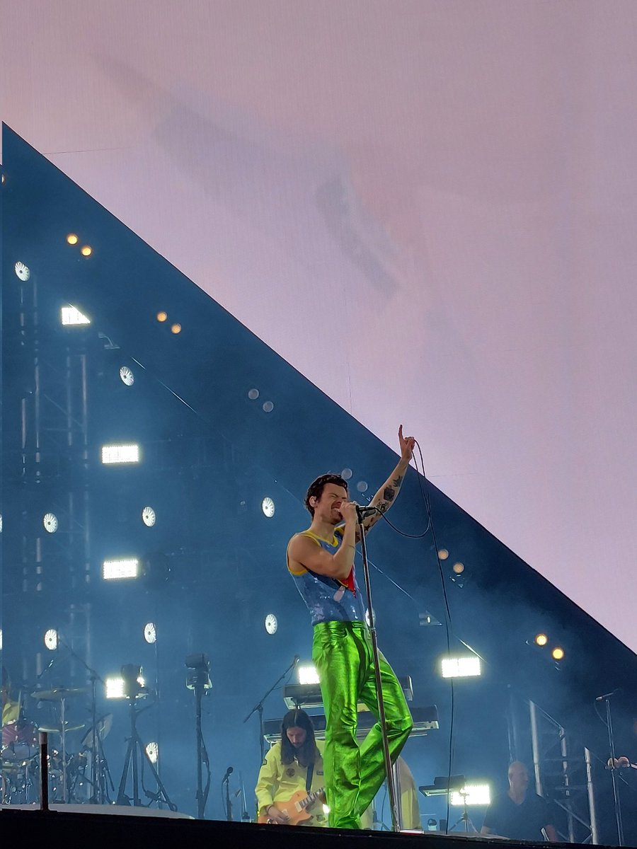 niekjeeeh's tweet photo. Harry Styles Werchter❤️ 25'06'23
#LoveOnTour #LoveOnTour2023 #werchter https://t.co/MqdXRZhDtM