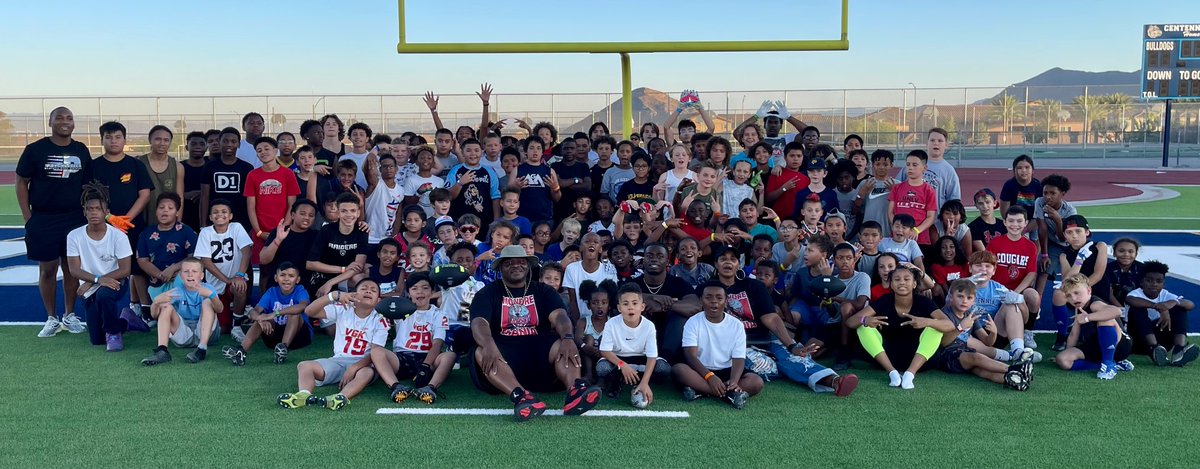 JuranStevenson's tweet photo. @dreeday32 
RS 1st annual football clinic was a great success!! Thank you to everyone that came out to support this event 🫶🏾  #Rhamondrestevenson #Patriots #38 https://t.co/NwzEODyZTH