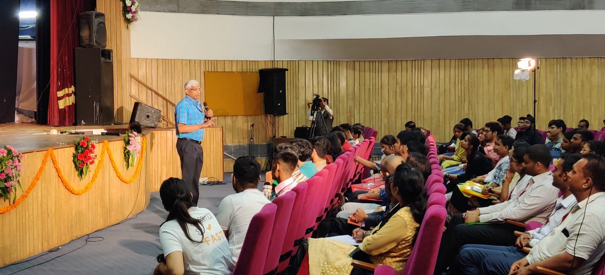 mhrd_innovation's tweet photo. Engaging knowledge sessions by r. Abhay Jere and other experts continue in the run up to the final days of pitching by the participants.
#idebootcamp23 #aictebootcamp23 #micideb23 #ideb23 #designthinking #innovation #design #entrepreneurship #handsontraining #startup https://t.co/gTbv4zsqoK