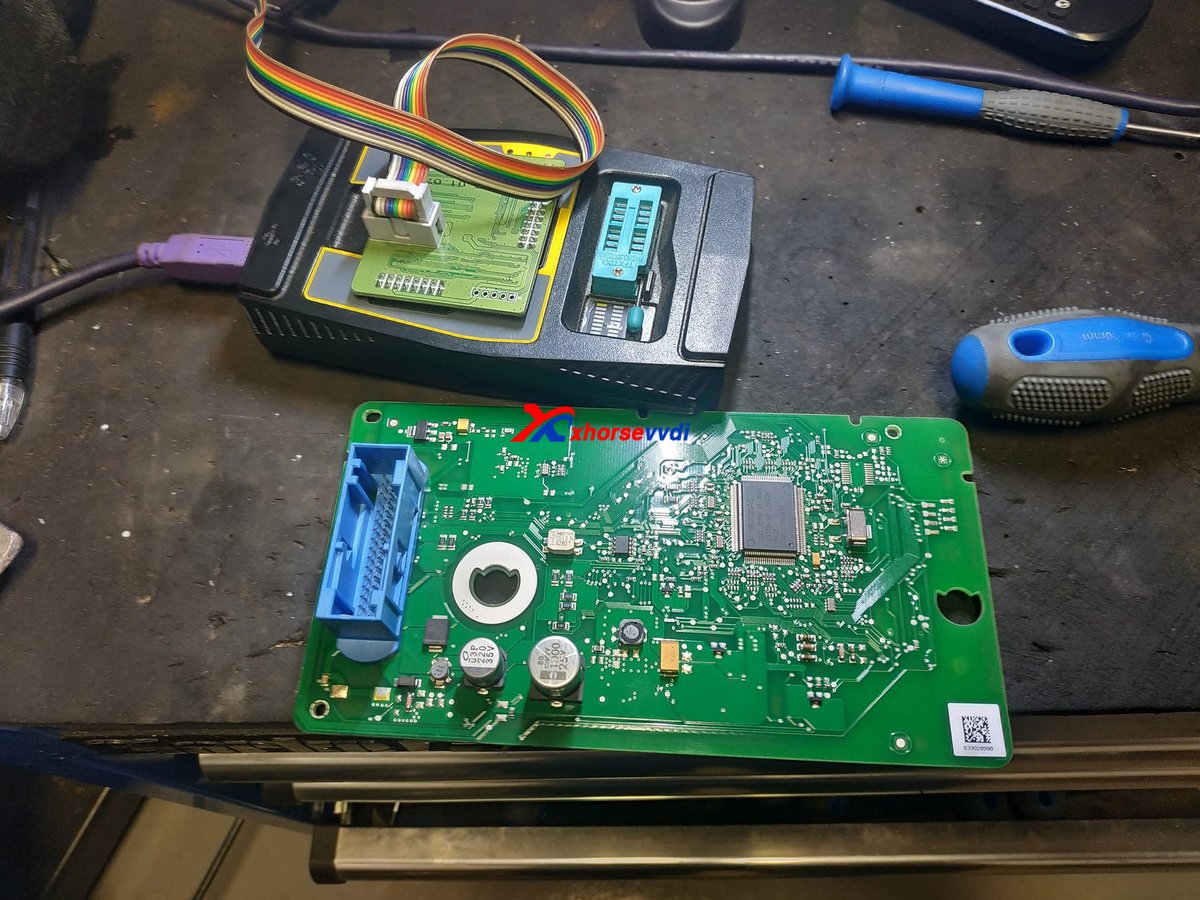 Xhorsevvdi's tweet photo. Audi A3 2009 Akl lost with #xhorse VVDI2 ✅
Vvdi prog used clip normal but hit miss with clip but this one was ok ✅
Job done ✅
CRE: Craig Chaddy Brett 😎
#vvdi2 #vvdiprog #audia3 #allkeylost #keyprogramming #keyprogrammer #abscoding #24lc32 https://t.co/WJVufF8elq