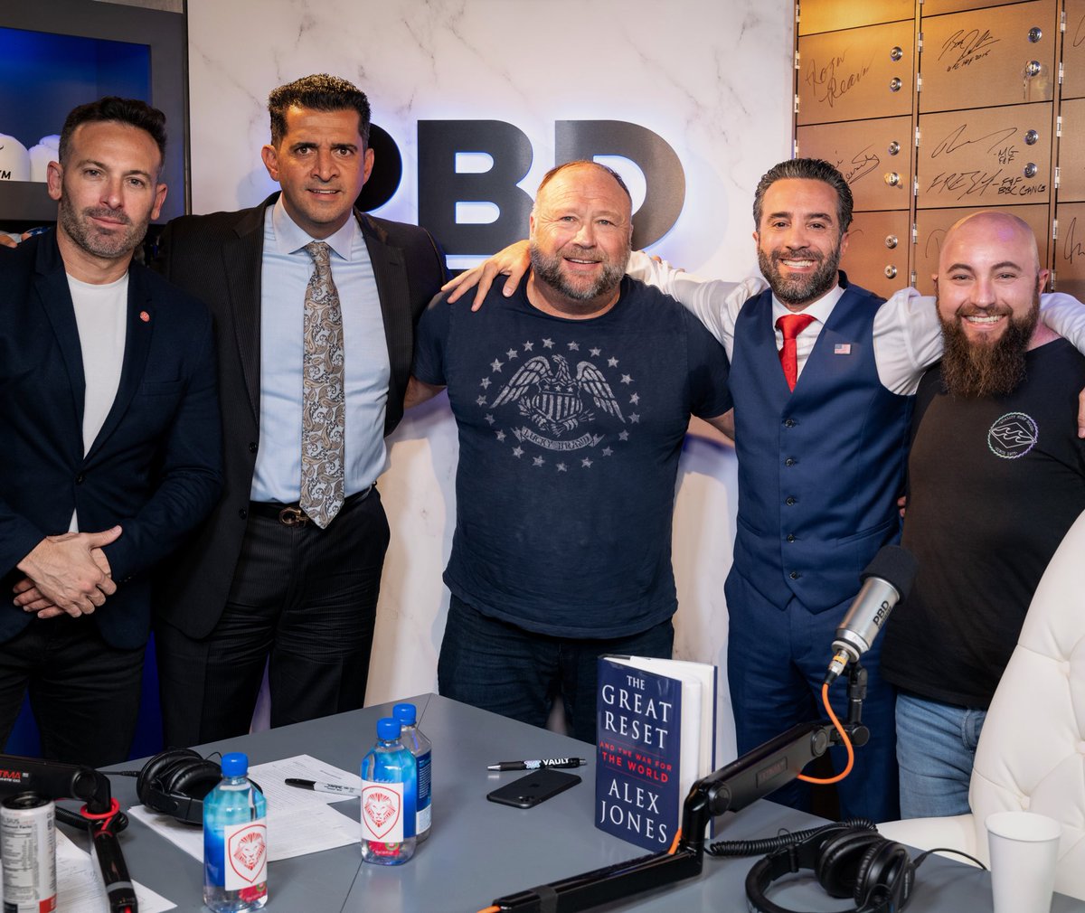 patrickbetdavid's tweet image. Todays podcast was wild.  

A guest who’s loved, hated, complex yet simple.

We discussed many issues.

🐸