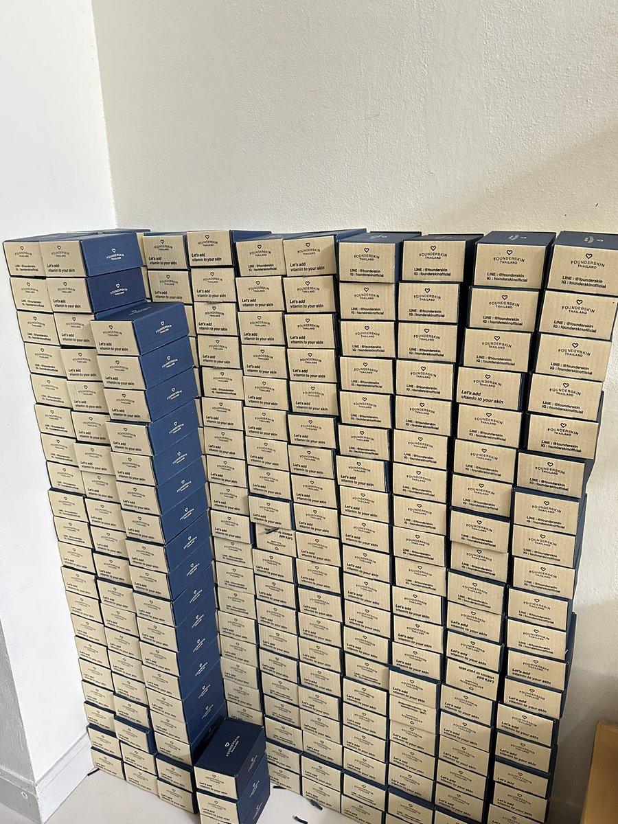 founderskin's tweet photo. โปรรอบสุดท้าย 

แจก 10 กล่อง สำหรับ คนรี (10คน)

กล่องละ 100฿ ส่งฟรี กดทางมายชอปได้เลย
(หรือไม่สะดวก ทักไลน์ได้เลยค่ะ ทวิตชอบติดลิมิต)

รอบนี้รอบสุดท้ายหมดแล้วหมดเลยนะคะ🥴🥹

https://t.co/zaOvB8HSPU https://t.co/A6vjv9eWmM