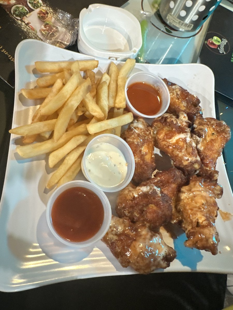 SeeBullsRed's tweet photo. #Wings #HookahNights https://t.co/pPJqsE223G