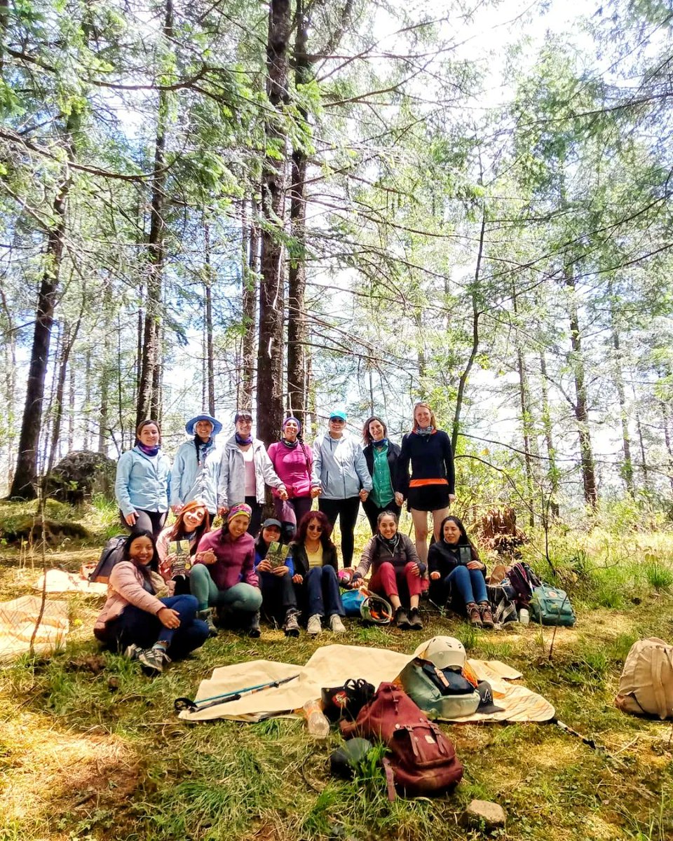ChilangaLectora's tweet photo. El aquelarre de hoy fue un hermoso reto físico y mental. 😍 Fuimos con https://t.co/fk5hvtnp6L (en instagram las encuentran y son grandes guías⚡) https://t.co/3gGn1Z0soH