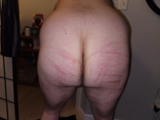 muffins ass, compliments of Me  My back,  compliments of a free tasting from a generous local Domme https://t