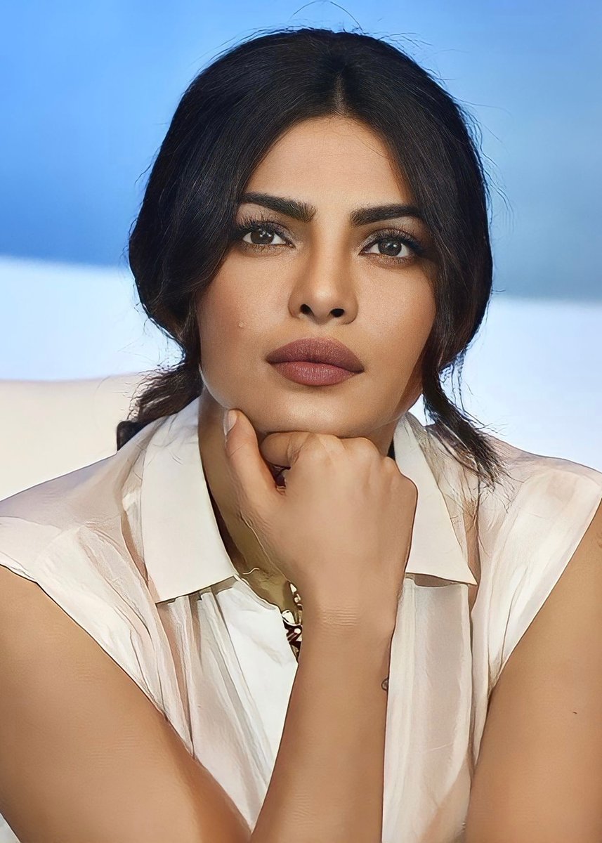 . @priyankachopra 🤍✨