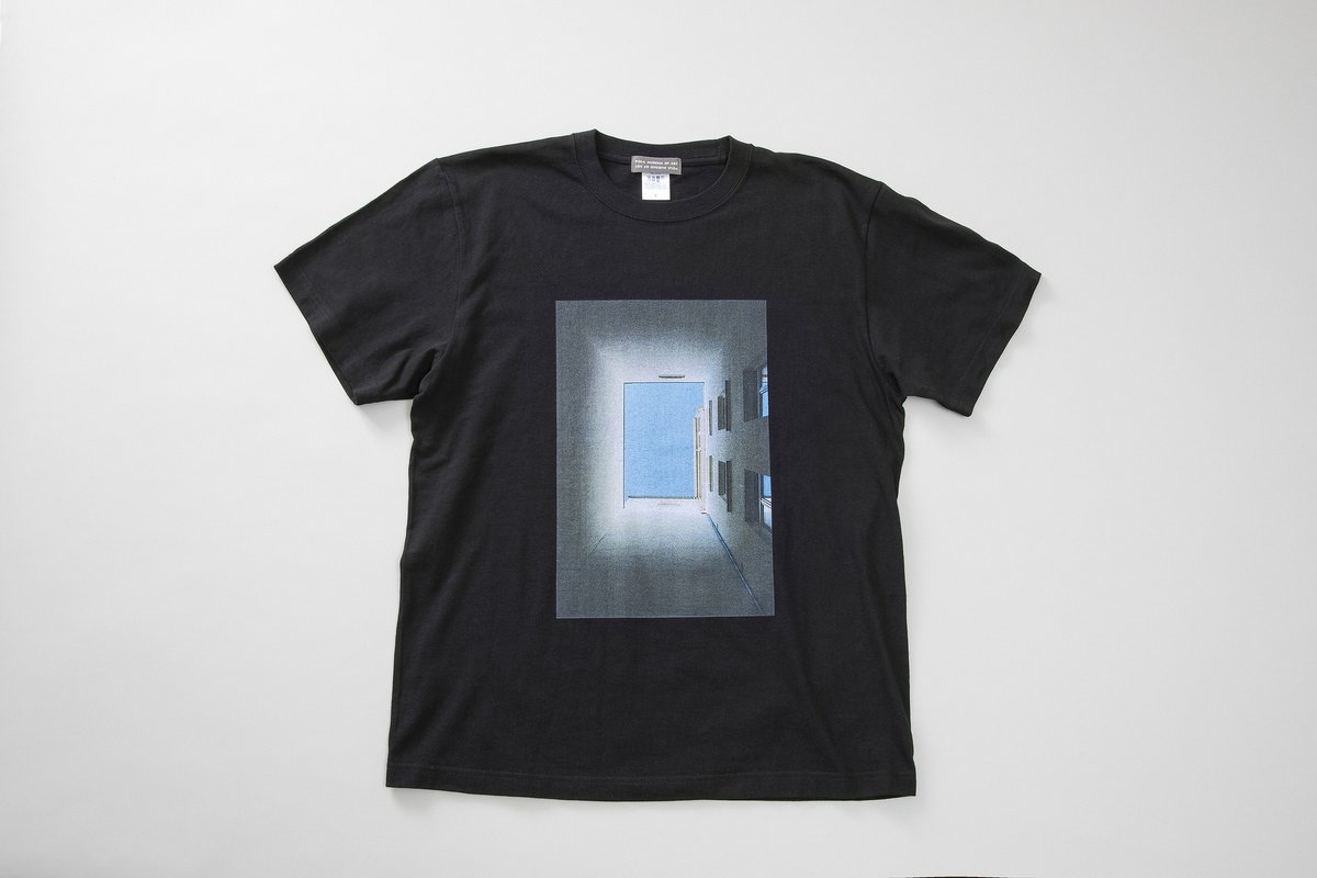 ティルマンスの写真作品《草》、《スカイブルー》 をあしらったTシャツ 