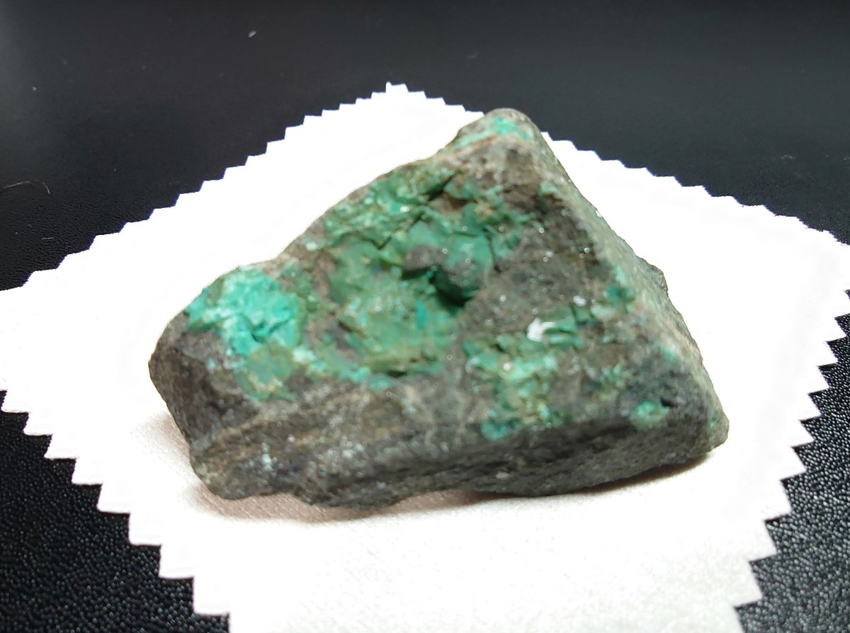 junos_phyllon's tweet photo. エイラットストーン（ #EilatStone)
イスラエル産
Size：50×31×25mm  29g
cocoro堂(@cocorostone) さま

イスラエルの国石
別名「ソロモン王の石」「賢者の石」
ひとめぼれしてお買い上げ。
マラカイト、アズライト、トルコ石、クロソコーラ、ダイオプテーズなどが混在しているらしくて、うん、綺麗。 https://t.co/uiOqaccGXN