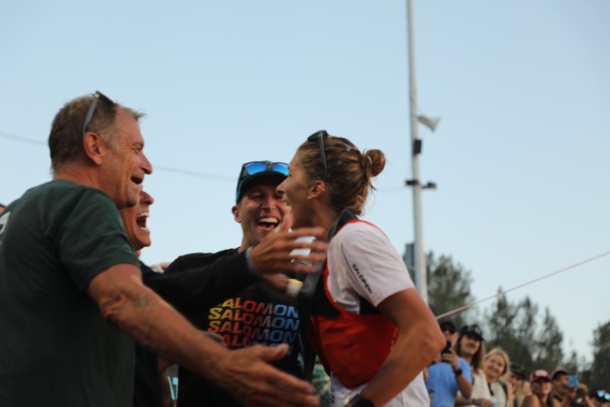 Courtney Dauwalter (Salomon) wins the 2023 Western States 100 in a course record time of 15:29:34.

This resets the 2012 course record of Ellie Greenwood in 16:47:19. #WS100

Pre-race interview: i-rn.fr/23WS100-Courtn…