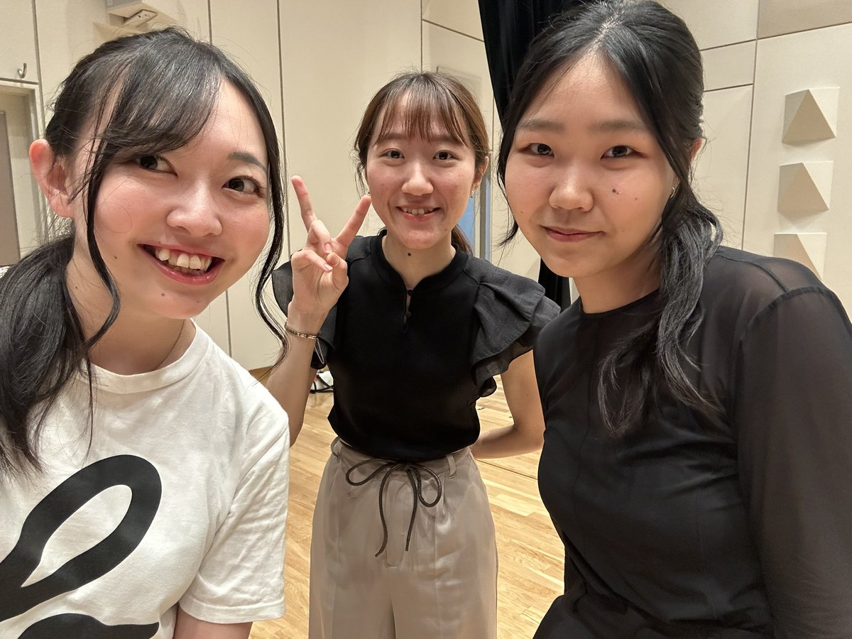 昨日はありがとうございましたー！！！！
奥が深い…………

音大生って気が強いから怖い無理……って
あまり話してこなかったのだけど
同期ﾁｬﾝ会えてお話出来て面白くてよかったー！！(そこ)
卒業してからの交流も素敵だなぁ

お腹空いたッ