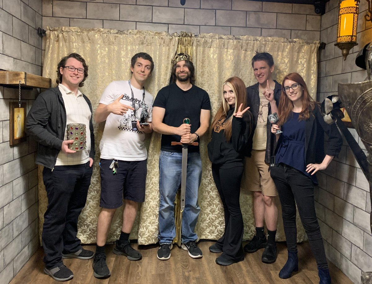 VoxyTwitch's tweet image. Escape room crew 😎