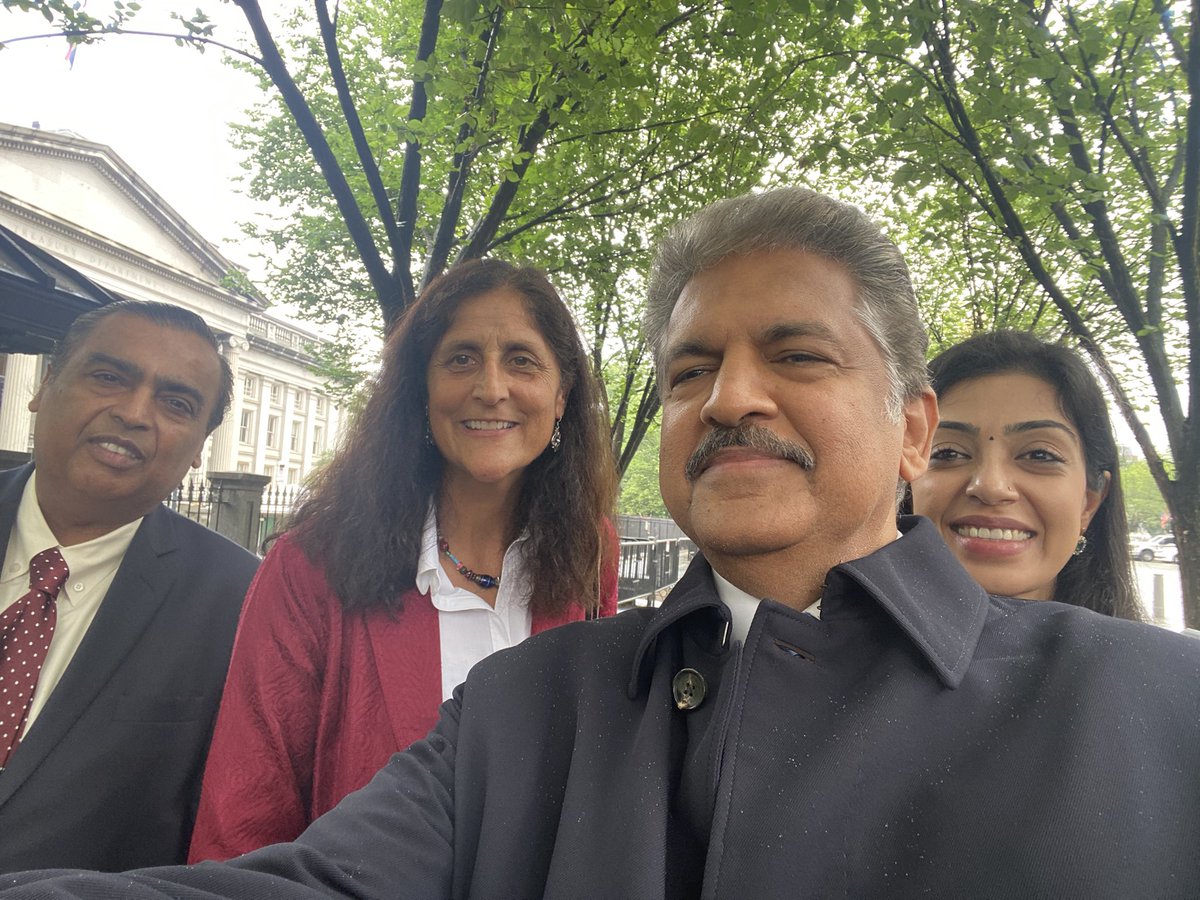 I suppose this was what they would call a ‘Washington moment.’  After the tech handshake meeting yesterday, Mukesh Ambani, Vrinda Kapoor & I were continuing a conversation with the Secretary of Commerce & missed the group shuttle bus to the next lunch engagement. We were trying…