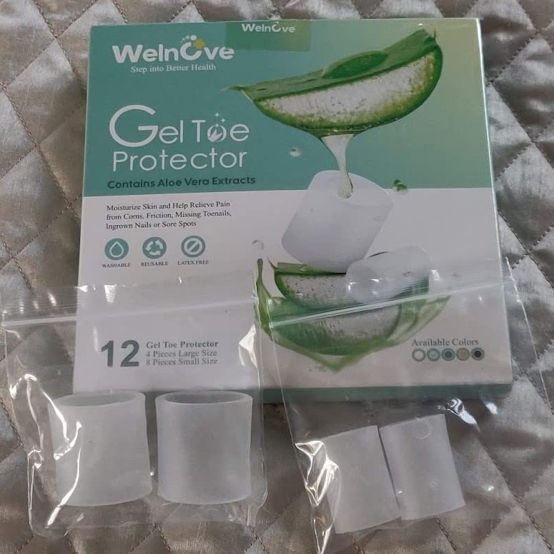 Welnove's tweet photo. If you are struggling with bunions, hammer toes, calluses, blisters or corns, the Welnove toe protectors are what you need! 🌈
#Welnove #toespacers #healthyfeet #happyfeet #toesprotectors #corn #blister #overlappingtoe #calluse https://t.co/PcKAW6hUcJ