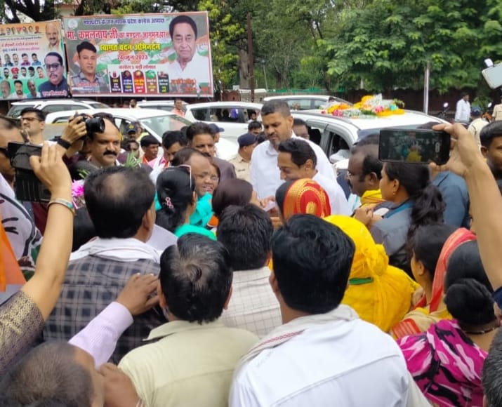 <a href="/OfficeOfKNath/">Kamal Nath</a> <a href="/INCMP/">MP Congress</a> <a href="/RahulGandhi/">Rahul Gandhi</a> <a href="/priyankagandhi/">Priyanka Gandhi Vadra</a> <a href="/digvijaya_28/">Digvijaya Singh</a> 
म प्र में शिक्षकों को वरिष्ठता बिन पेंशन कैसी,
<a href="/vijaykbandhu/">Vijay Kumar Bandhu</a>
