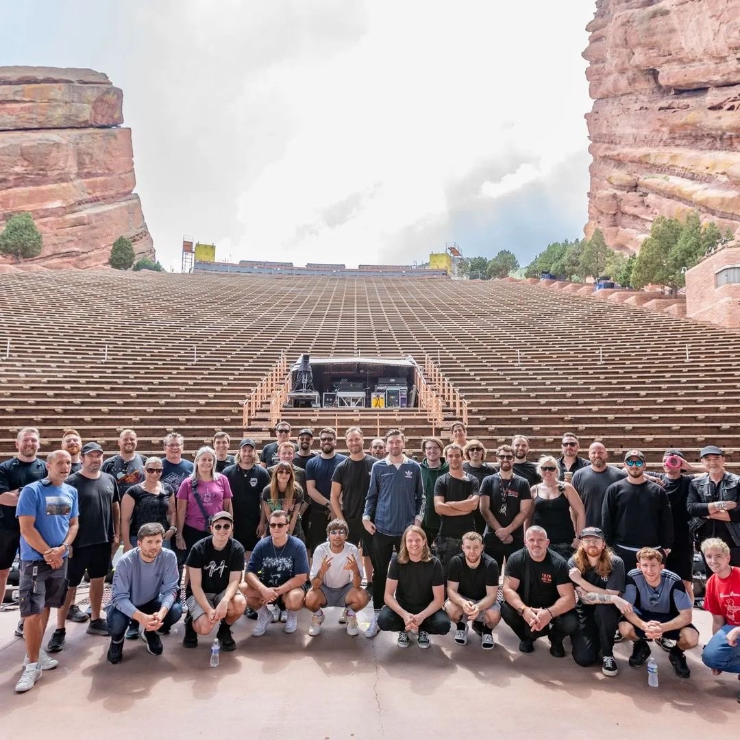 #IG | Louis with his band, team and touring personnel at Red Rocks! 

© cornishman_on_tour