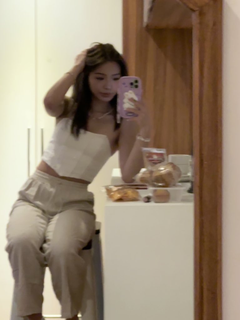 blurry mirror pic