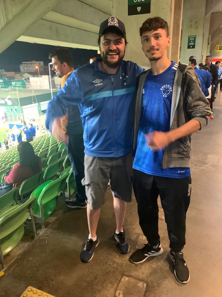 EduAB27's tweet photo. Só pra deixar registrado no meu twitter
--O dia em que tive a oportunidade de receber um abraço do cara que ajudou a multiplicar meu amor pelo Cruzeiro esporte clube 💙 Tmj @JoaoPaulo_big
-E o mais importante,a vitória e a força dessa torcida e desse clube 🦊💙 https://t.co/qaQGpyLtgO