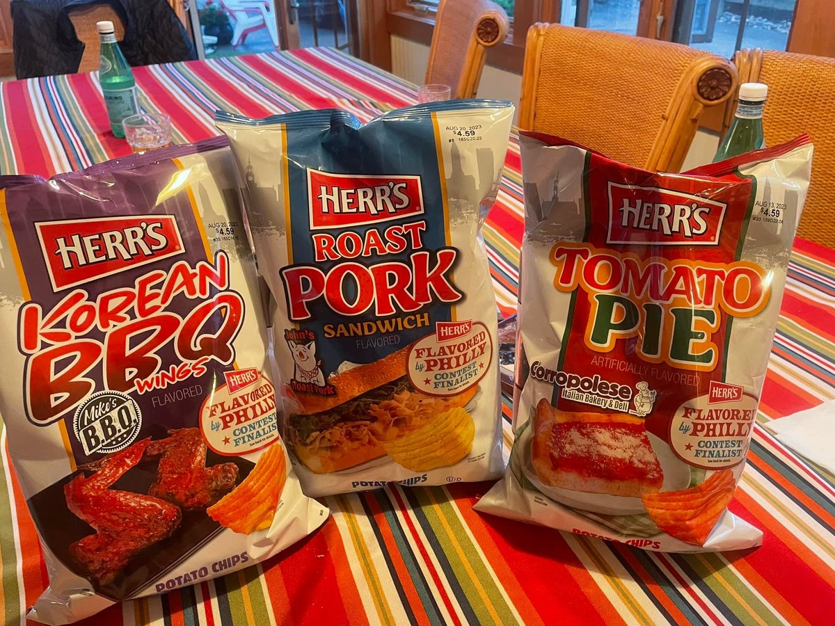 MarioTorch's tweet photo. When I go back to Philly I’ll have to try these. Not gonna lie. I’m intrigued. #Herrs #potatochips #Philly #PhillyBoy #Yo #PhillyBoy https://t.co/89uUYjnHWv