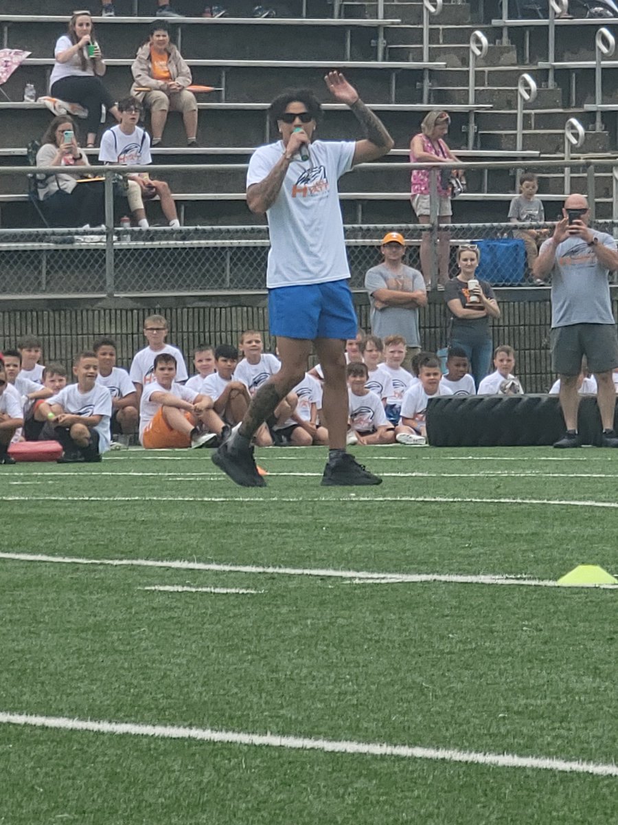 @jalinhyatt
@JakeRogers3X
Awesome group of kids today at Jalin Hyatt camp in Maryville!