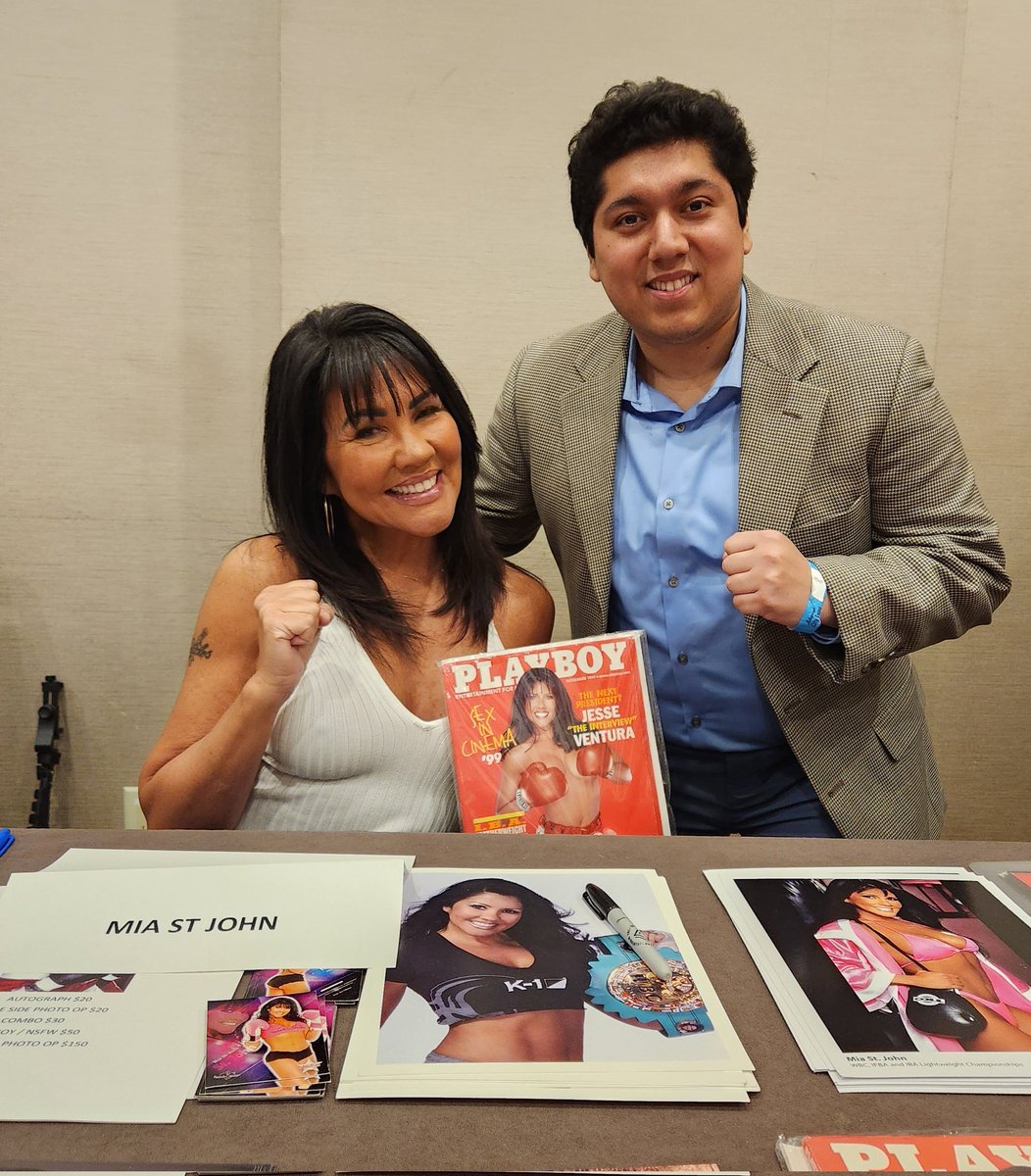 Happy Birthday to @MiaStJohnBoxer 5 time World Boxing Champion and Mental Health Speaker!
#boxingday #boxingworld #boxinglove #boxing #boxingtraining #proboxing #knockout #boxingdrills #boxingfitness #boxingfan #boxingnight #boxingnews #boxingclub #boxingring #titleboxing #fight