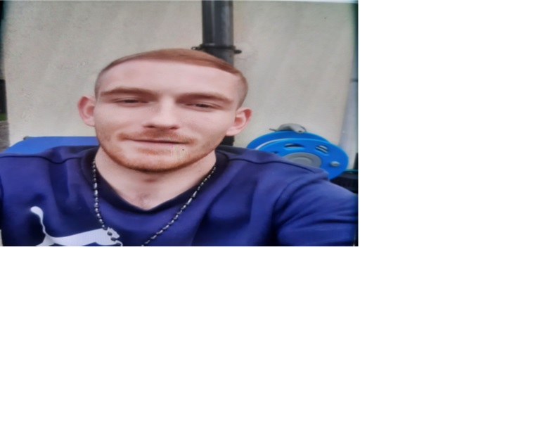 Concerns for missing 24 yr old male, Thomas Robinson from Halifax. Described as being a white Male ,5Ft 5 Ginger Hair and Stubble, Slim Build white and blue striped Top and Blue Adidas Pants. Any sightings log 75 25-06 refers.