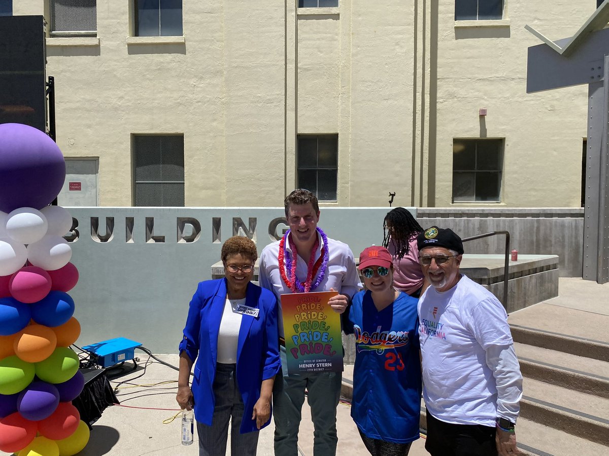 Supporting my colleague <a href="/SenatorMenjivar/">Senator Caroline Menjivar</a> and SanFernadoValleyPride today. Had the chance to visit with #Burbank Y social impact center team, too.  <a href="/StonewallDems/">Stonewall Democratic Club</a> <a href="/stonewallvoice/">stephen david simon</a> <a href="/ChrisBowenSoCal/">Christopher Nikhil Bowen🇮🇳🇺🇸🏳️‍🌈</a> @CAM2Go <a href="/LindseyPHorvath/">Lindsey P. Horvath</a> <a href="/SenHenryStern/">Senator Henry Stern</a>