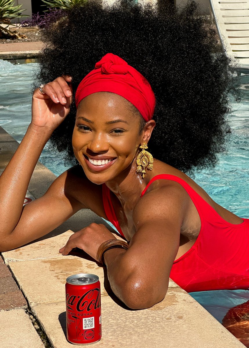 ChiaAdaeze's tweet photo. One day I’m going to do a commercial ad for a beverage company and best believe ima have a big smile on my face 😂 https://t.co/UdlPzXbLu1