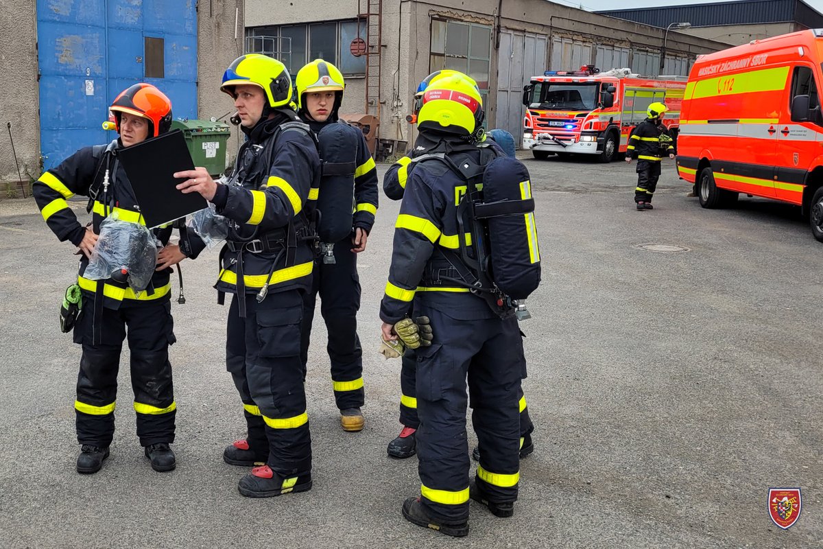 hzsmsk's tweet photo. Do včerejších večerních hodin jsme likvidovali únik kyseliny chlorsulfanové v Šenově, doporučení obyvatelstvu nevětrat jsme zaslali na více než 2000 aktivních čísel v oblasti pomocí tlačených SMS. https://t.co/iFquH9Tooc
