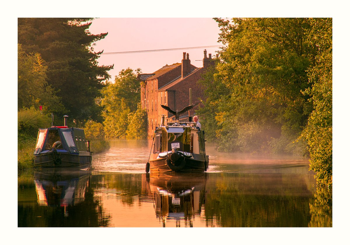 Early morning travels on the Bridgewater Canal, just outside Lymm, #Lymm #Cheshire #ThePhotoHour @StormHour @CanalRiverTrust @CRTBoating @CRTNorthWest @BridgewaterWay