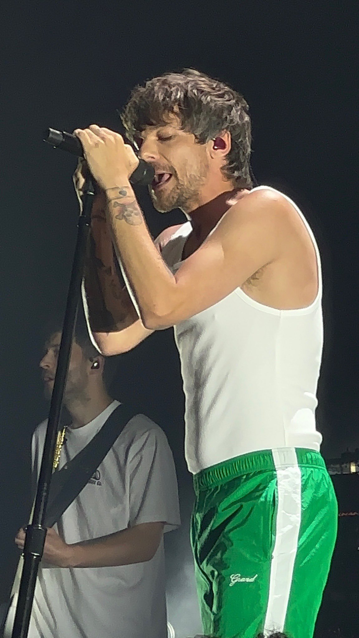 Louis Tomlinson Fashion on X: Louis is wearing a Grand Collection Nylon  Pant Kelly in Green/White on stage tonight. A portion of the proceeds from  this item goes to feeding New Yorkers