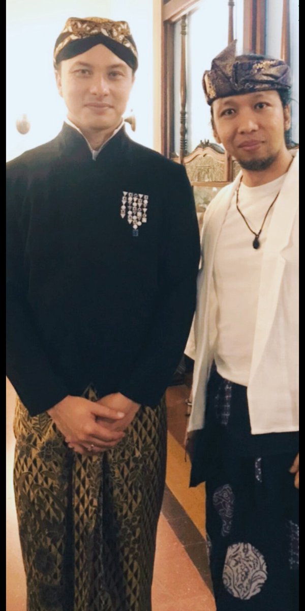 txtaboutnicsap's tweet photo. guys.. bang nicsap memakai beskap, get up!!! 😭😭😭 #aboutlastnight https://t.co/s5uPbIUwHs