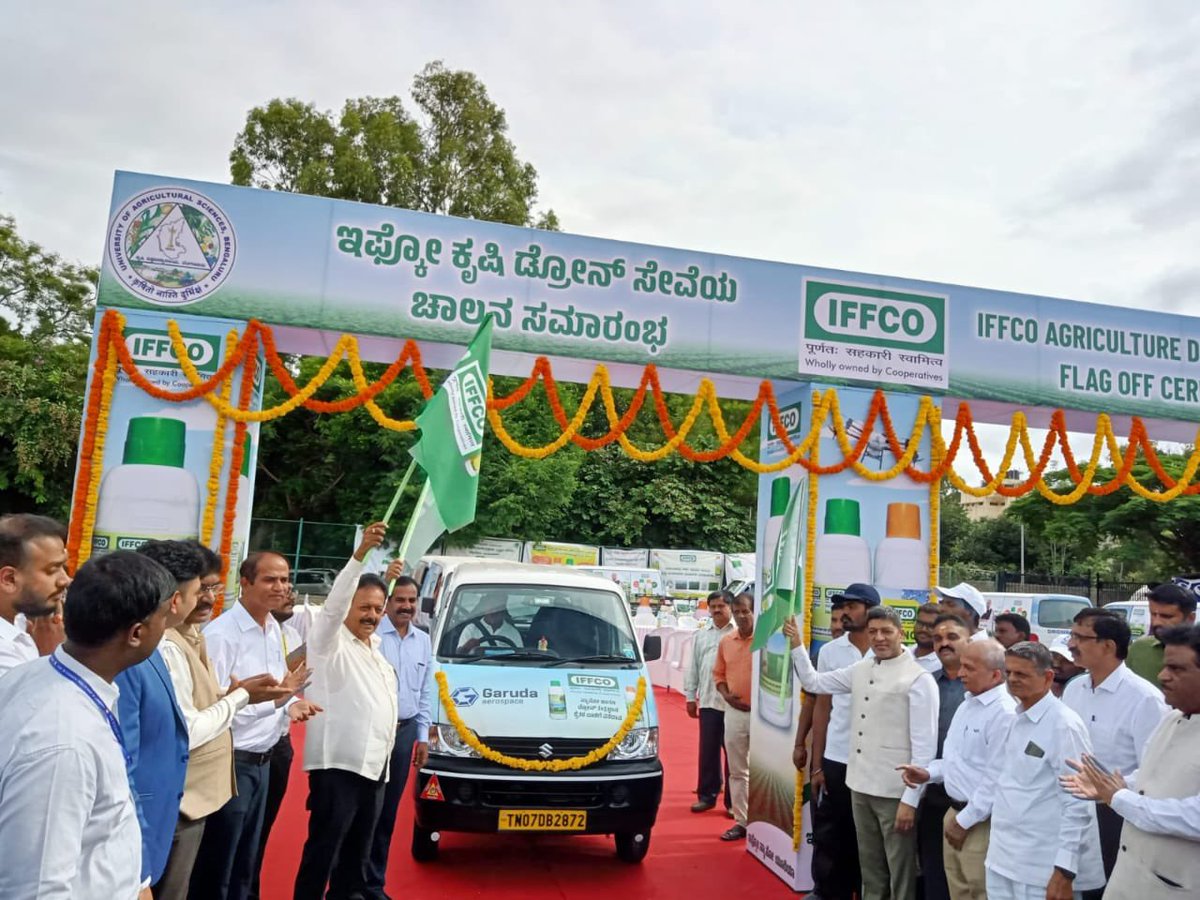 drusawasthi's tweet photo. In Drone Initiative of IFFCO for the benefit of farmers, Agriculture Minister of Karnataka, Sh. N. Chaluvaraya Swamy ji flagged off 10 Agricultural Drones by IFFCO in presence of Sh. @iffcoyogendra, Marketing Director, IFFCO, VC, UAS Bangalore and other dignitaries of state. https://t.co/FUOz1Su3M4