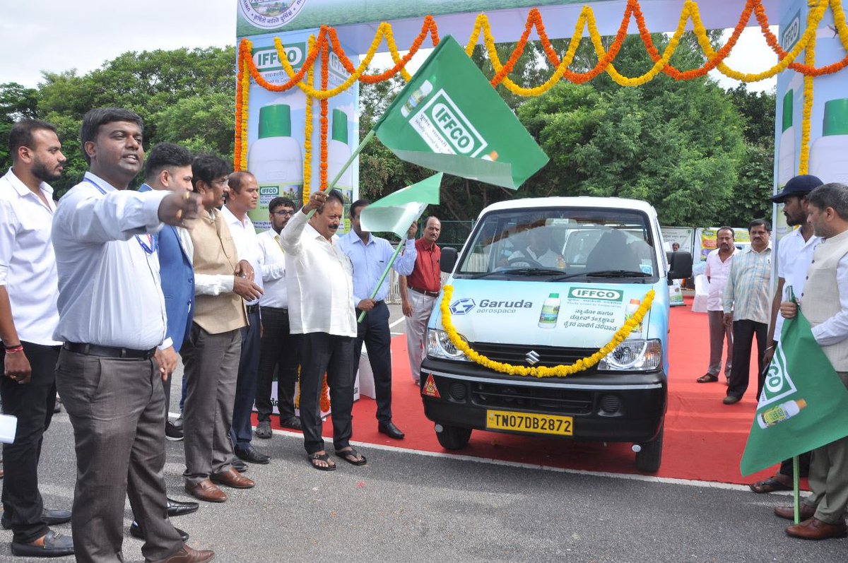 drusawasthi's tweet photo. In Drone Initiative of IFFCO for the benefit of farmers, Agriculture Minister of Karnataka, Sh. N. Chaluvaraya Swamy ji flagged off 10 Agricultural Drones by IFFCO in presence of Sh. @iffcoyogendra, Marketing Director, IFFCO, VC, UAS Bangalore and other dignitaries of state. https://t.co/FUOz1Su3M4