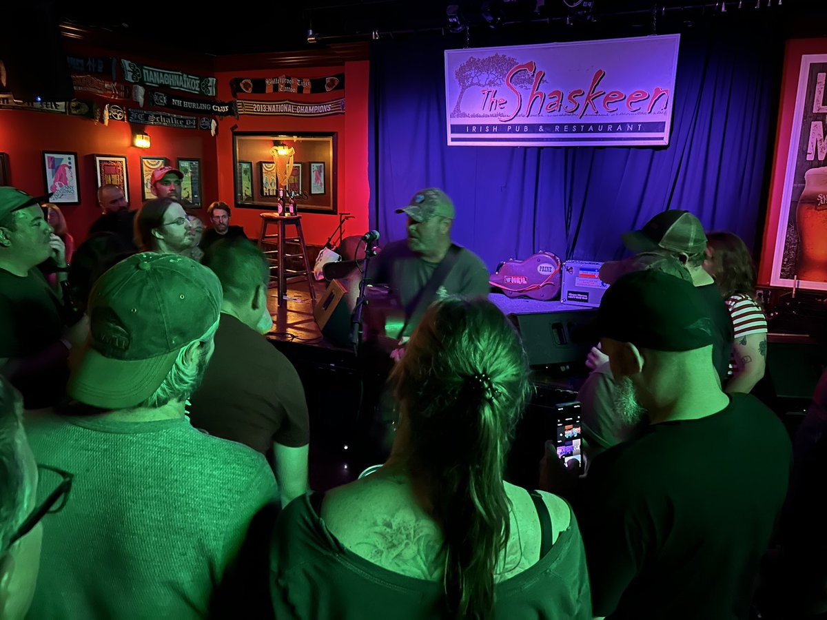 glott77's tweet photo. What a beautiful night in Manchester at @TheShaskeenPub w/ @TIMBARRYRVA @lenny_lashley & @xorogerharvey
It’s just what fhe soul needed.
#timbarry #timbarryrva #lennylashleysgangofone #lennylashley #rogerharvey #rogerharveyainthalfbad #manchesternh #livemusic #shaskeenpub https://t.co/w0M2RnxpNn