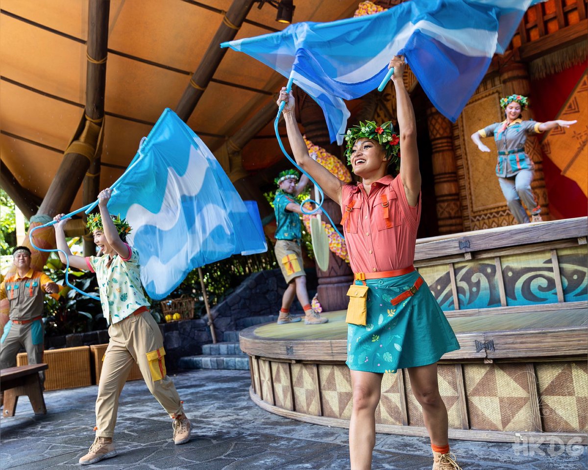 the_hkdg's tweet photo. 🧭Embark on an adventure as Disney Friends lead all explorers on an odyssey filled with sounds of happiness, laughter, music and soaring moments. Be amazed by the all-new “#AdventureIsOutThere!” stage show at Adventureland.

#wildaboutsummer #summersplash 
#hkdg #hkdl #distwitter https://t.co/elhBd8bKDi