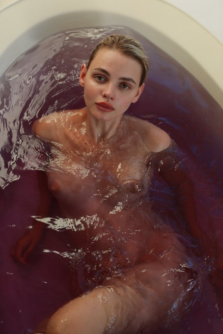 You know what I&rsquo;ve realized for the 9 years of my nude modeling?  My body is not average.   My body if