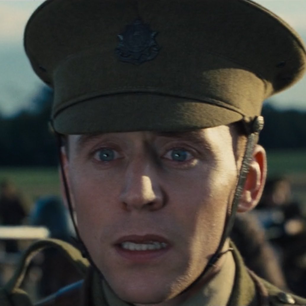 “A countenance more in sorrow than in anger.”

Hamlet Act I  Scene II

#ShakespeareSunday   #FeaturesandExpressions   #WarHorse #CaptNichols   #THiddleston