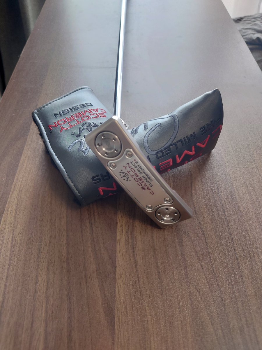 ryouxxr's tweet photo. パターがポンコツすぎて、ゴルフ5で試打してたら、店員さんが色々見てくれて、今使ってるパターが一番合ってないとうことに、、
使ってたパターの下取りが思いの外良かったので買い替えました！
2023ニューポート2+
これで-5打なれば、費用対効果は最強
スコッティキャメロンはパターカバーが残念 https://t.co/3inEtuV2RA
