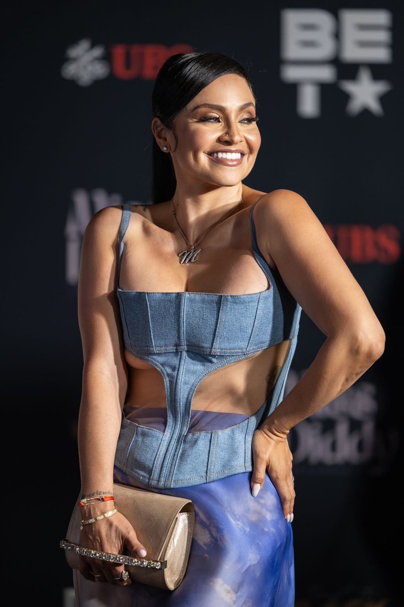 Toast to Black Hollywood 🥂🖤 a <a href="/MissDiddyLA/">Miss DIDDY</a> <a href="/TheBrandGroupLA/">The Brand Group</a> affair! The REAL LA! #BetAwards #DoritosSOLIDBLACK 📸 <a href="/jenjphoto/">Jennifer Johnson</a> 🫶🏽