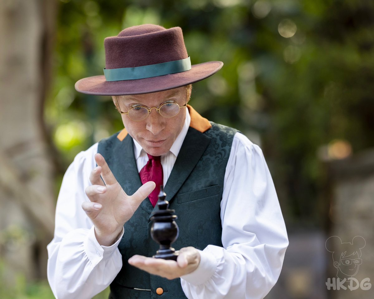 the_hkdg's tweet photo. 🪄Witness the mystifying magic of Lord Henry Mystic's great nephew, Reginald Montgomery – who carries a mysterious bag filled with rare and extraordinary objects from all around the world – only at Mystic Point. 

#wildaboutsummer #hkdg #hkdl #distwitter https://t.co/T4KkDiiOFY