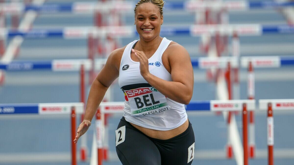 Obligée de courir le 100m haies, une lanceuse de poids belge termine en plus de 30 secondes... mais évite à son pays d'être disqualifié ! 👍

➡️ l.leparisien.fr/0C0w