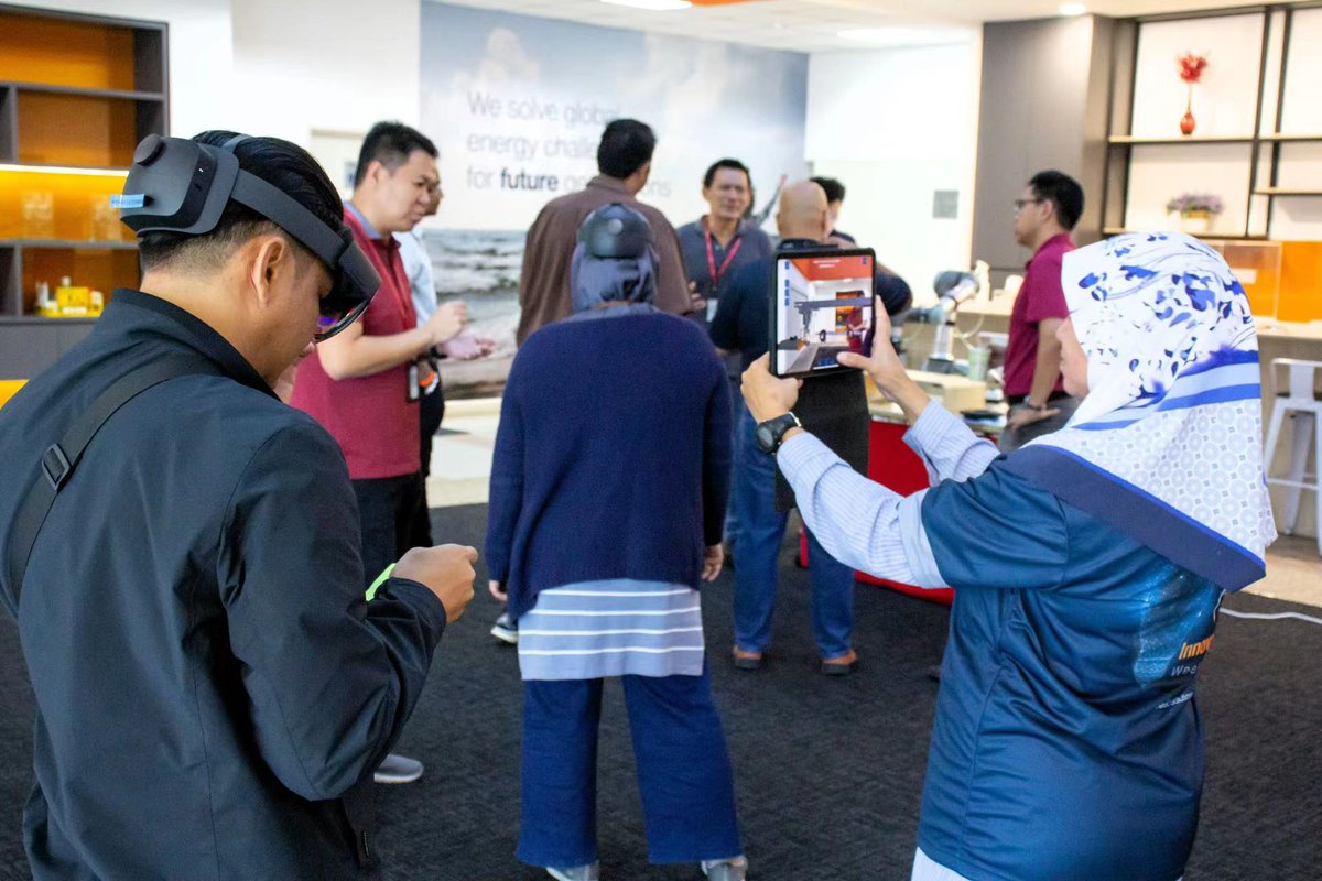 DataMeshAR's tweet image. Thrilled to be part of @akersolutions Innovation Week 2.0! We showcased our #digitaltwin and #XR technologies, fostering innovation and gaining valuable insights. It was a wonderful time exploring emerging topics, exchanging ideas, and adopting best practices! #innovation