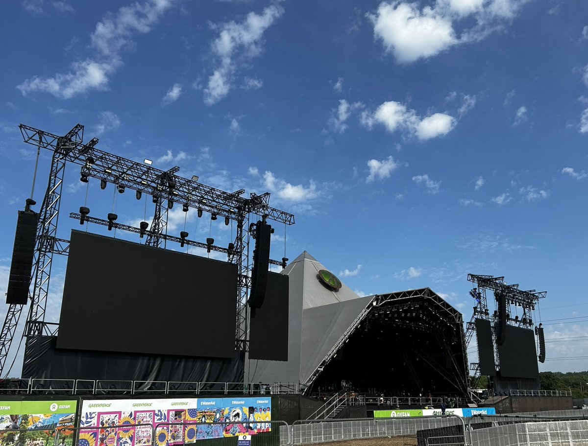 Glastonbury Live tweet media