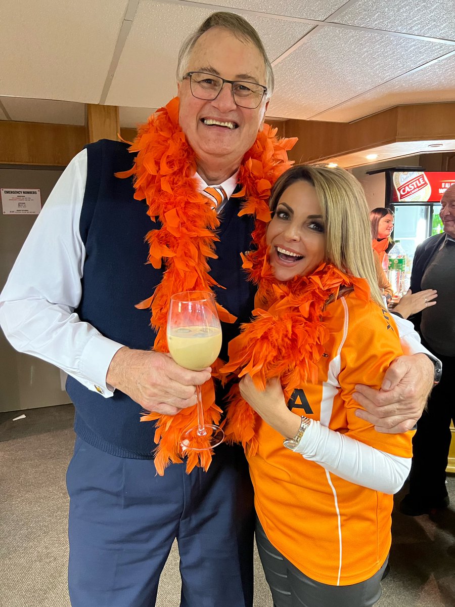 AnnetteMrsSA's tweet photo. #WhereLegendsRise So proud of our @CheetahsRugby for winning the @TheCurrieCup Enjoy every moment of the winning glory boys, you fought hard for it! My feathers have a history which I’ll share later but for now…cheers to my #superheroes You’re simply the Best #cheetahsforever https://t.co/IGahU6JOWJ