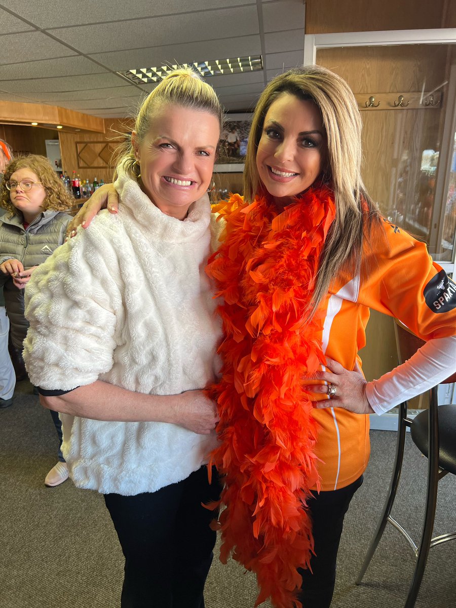 AnnetteMrsSA's tweet photo. #WhereLegendsRise So proud of our @CheetahsRugby for winning the @TheCurrieCup Enjoy every moment of the winning glory boys, you fought hard for it! My feathers have a history which I’ll share later but for now…cheers to my #superheroes You’re simply the Best #cheetahsforever https://t.co/IGahU6JOWJ