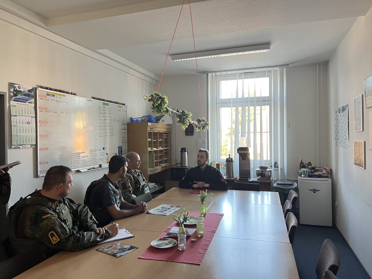 ArminSchaus's tweet photo. #JoCo23 läuft: die ersten Gespräche mit Bürgermeistern, Polizei, Feuerwehren, Hilfsorganisationen sind erfolgreich gelaufen und tragen zur Erstellung eines zivilen Lagebildes bei.
Heute feiern unsere🇸🇮 Kameraden ihren Unabhängigkeitstag: Srečen dan drzavnosti. https://t.co/64L4R4GQRT