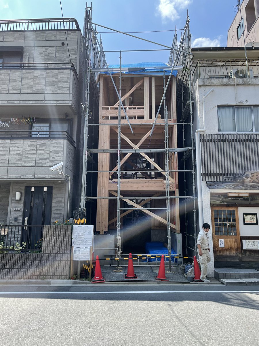 LABSHIB's tweet photo. 今日は田端の住宅の上棟式でした。シバタ https://t.co/QdJPLo2Fbk