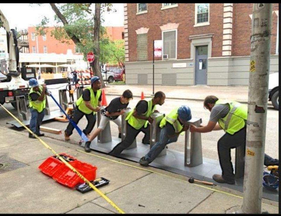 10 years ago, the first @DivvyBikes station was installed in #wickerpark. It took a small village and the owner of a nearby business shared this photo with me to report on it. He was concerned by loss of parking spaces.