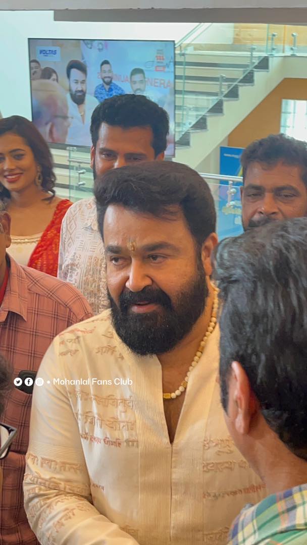 MohanlalMFC's tweet photo. Lalettan latest from #AMMA general Body meeting 💫❤️

#Mohanlal @Mohanlal https://t.co/SJHE2E1bfh